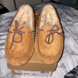 UGG Dakota Women’s Slippers Size 6